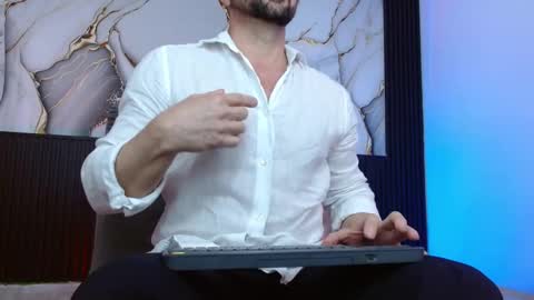 Robert online show from December 14, 7:54 pm