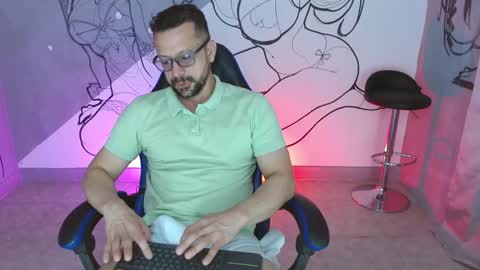 Robert online show from December 13, 7:53 pm