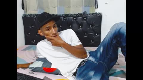 roberthycami2123 online show from December 4, 4:08 am