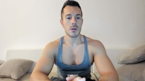 Snapshot of roberto4ever chatting on October 12, 5:23 am roberto4ever online show from October 12, 5:23 am