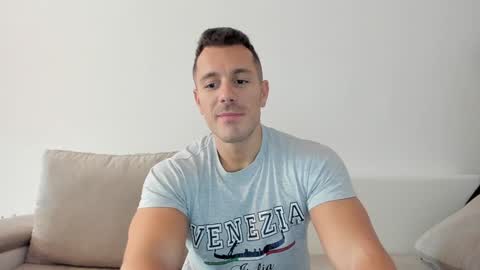 Snapshot of roberto4ever chatting on January 11, 7:06 am roberto4ever online show from January 11, 7:06 am