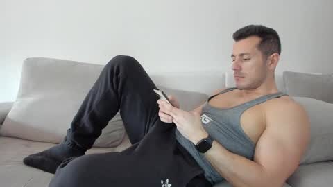 Snapshot of roberto4ever chatting on February 28, 1:14 pm roberto4ever online show from February 28, 1:14 pm