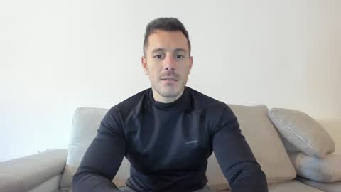 Snapshot of roberto4ever chatting on February 4, 1:48 pm roberto4ever online show from February 4, 1:48 pm