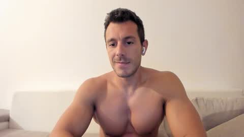 Snapshot of roberto4ever chatting on September 9, 5:01 pm roberto4ever online show from September 9, 5:01 pm