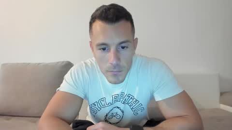 Snapshot of roberto4ever chatting on September 29, 2:24 pm roberto4ever online show from September 29, 2:24 pm