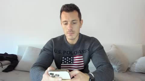 Snapshot of roberto4ever chatting on February 10, 1:55 pm roberto4ever online show from February 10, 1:55 pm