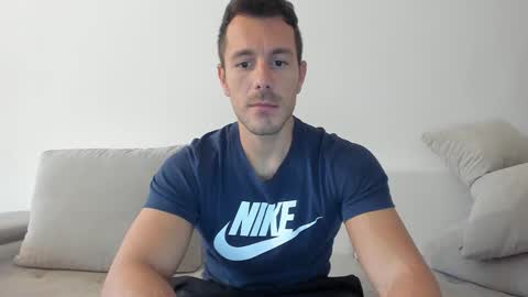 Snapshot of roberto4ever chatting on September 28, 2:04 pm roberto4ever online show from September 28, 2:04 pm