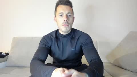 Snapshot of roberto4ever chatting on January 22, 6:20 pm roberto4ever online show from January 22, 6:20 pm