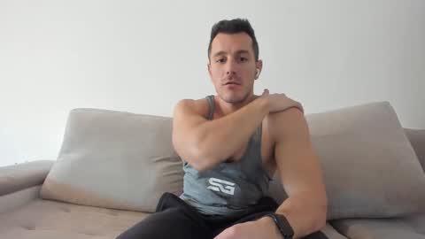 Snapshot of roberto4ever chatting on February 27, 1:07 pm roberto4ever online show from February 27, 1:07 pm