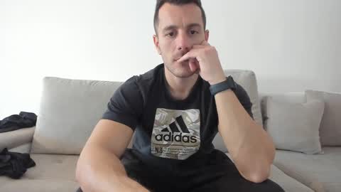 Snapshot of roberto4ever chatting on February 25, 12:45 pm roberto4ever online show from February 25, 12:45 pm