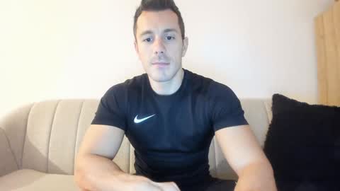 Snapshot of roberto4ever chatting on December 11, 6:48 am roberto4ever online show from December 11, 6:48 am