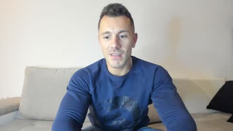 Snapshot of roberto4ever chatting on January 10, 5:13 pm roberto4ever online show from January 10, 5:13 pm
