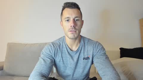 Snapshot of roberto4ever chatting on January 13, 2:53 pm roberto4ever online show from January 13, 2:53 pm