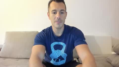 Snapshot of roberto4ever chatting on October 7, 6:06 am roberto4ever online show from October 7, 6:06 am