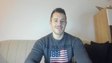 Snapshot of roberto4ever chatting on December 9, 3:45 pm roberto4ever online show from December 9, 3:45 pm