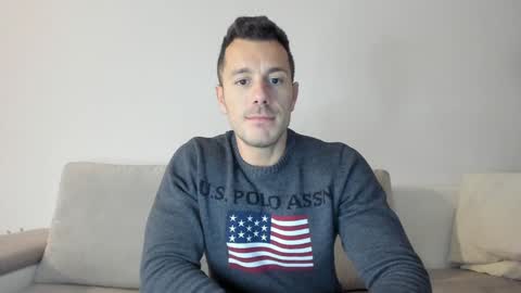 Snapshot of roberto4ever chatting on January 19, 2:38 pm roberto4ever online show from January 19, 2:38 pm
