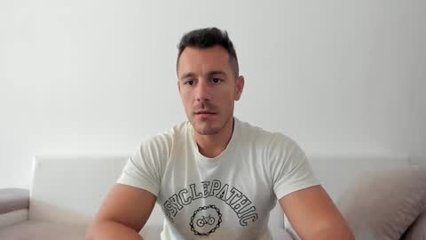 Snapshot of roberto4ever chatting on September 13, 11:11 am roberto4ever online show from September 13, 11:11 am