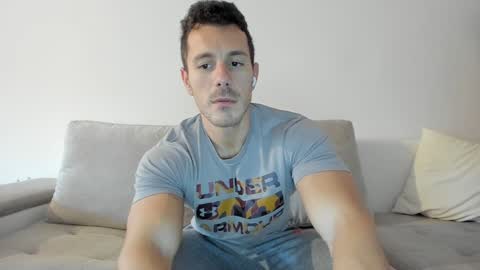 Snapshot of roberto4ever chatting on January 28, 2:21 pm roberto4ever online show from January 28, 2:21 pm