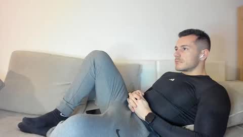 Snapshot of roberto4ever chatting on March 7, 4:33 pm roberto4ever online show from March 7, 4:33 pm