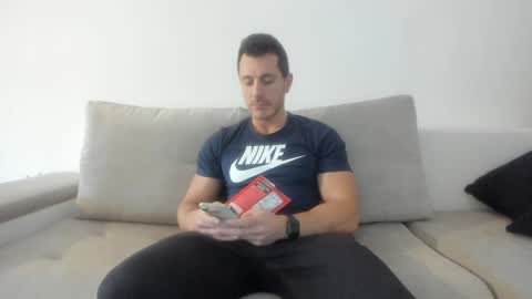 Snapshot of roberto4ever chatting on January 5, 1:26 pm roberto4ever online show from January 5, 1:26 pm