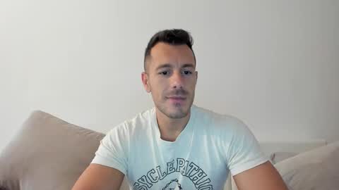Snapshot of roberto4ever chatting on September 15, 5:09 am roberto4ever online show from September 15, 5:09 am