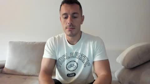 Snapshot of roberto4ever chatting on October 1, 5:00 am roberto4ever online show from October 1, 5:00 am