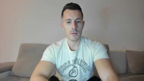 Snapshot of roberto4ever chatting on March 4, 6:07 pm roberto4ever online show from March 4, 6:07 pm