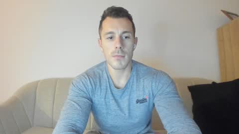 Snapshot of roberto4ever chatting on December 5, 5:07 pm roberto4ever online show from December 5, 5:07 pm