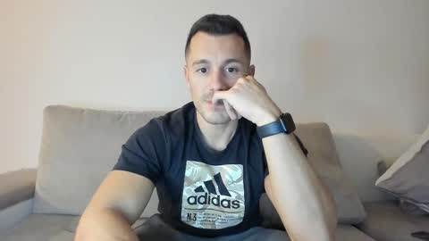 Snapshot of roberto4ever chatting on February 17, 4:59 pm roberto4ever online show from February 17, 4:59 pm