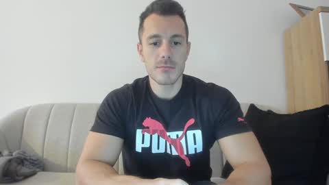 Snapshot of roberto4ever chatting on December 7, 11:29 am roberto4ever online show from December 7, 11:29 am