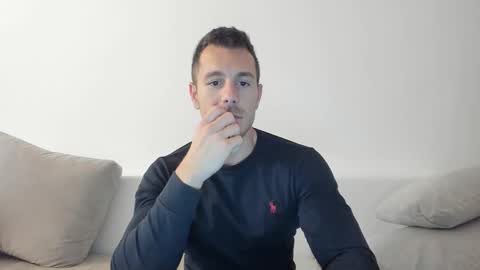 Snapshot of roberto4ever chatting on October 9, 12:10 pm roberto4ever online show from October 9, 12:10 pm