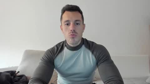 Snapshot of roberto4ever chatting on March 11, 3:12 pm roberto4ever online show from March 11, 3:12 pm