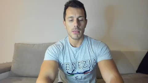 Snapshot of roberto4ever chatting on January 7, 5:09 pm roberto4ever online show from January 7, 5:09 pm