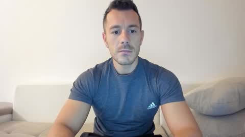 Snapshot of roberto4ever chatting on October 6, 5:12 am roberto4ever online show from October 6, 5:12 am