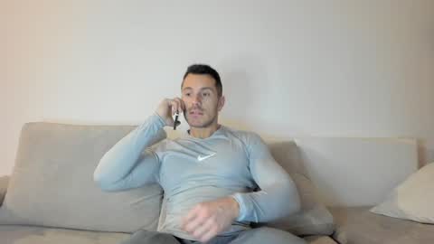 Snapshot of roberto4ever chatting on February 3, 6:28 pm roberto4ever online show from February 3, 6:28 pm
