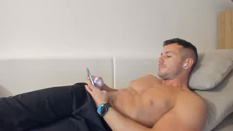 Snapshot of roberto4ever chatting on October 3, 2:55 pm roberto4ever online show from October 3, 2:55 pm