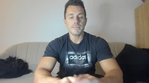 Snapshot of roberto4ever chatting on January 3, 3:01 pm roberto4ever online show from January 3, 3:01 pm