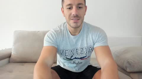 Snapshot of roberto4ever chatting on January 17, 7:30 am roberto4ever online show from January 17, 7:30 am