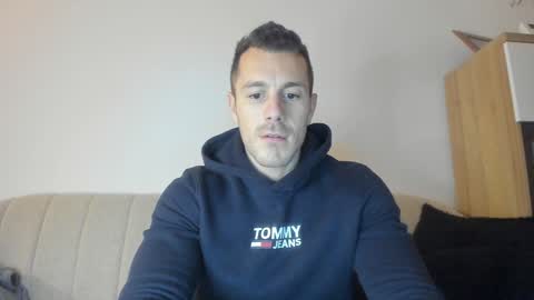 Snapshot of roberto4ever chatting on December 6, 3:22 pm roberto4ever online show from December 6, 3:22 pm
