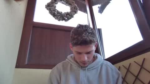 Snapshot of roberto_twink1 chatting on December 18, 2:06 pm Roberto online show from December 18, 2:06 pm