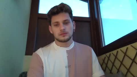 Snapshot of roberto_twink1 chatting on January 14, 5:40 am Roberto online show from January 14, 5:40 am