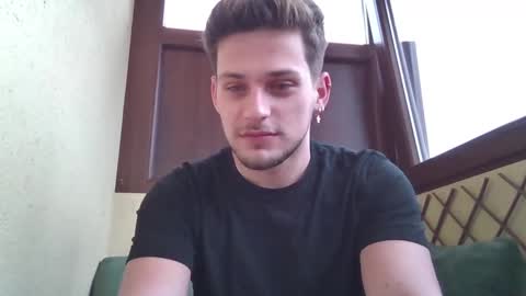 Snapshot of roberto_twink1 chatting on February 2, 6:48 am Roberto online show from February 2, 6:48 am