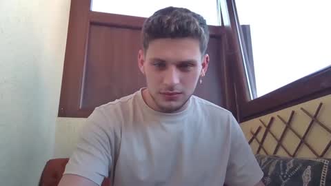 Snapshot of roberto_twink1 chatting on February 11, 9:31 am Roberto online show from February 11, 9:31 am