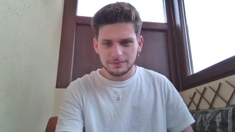 Snapshot of roberto_twink1 chatting on February 5, 7:29 am Roberto online show from February 5, 7:29 am