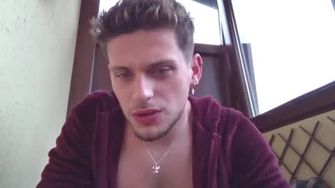 Snapshot of roberto_twink1 chatting on February 15, 8:00 am Roberto online show from February 15, 8:00 am