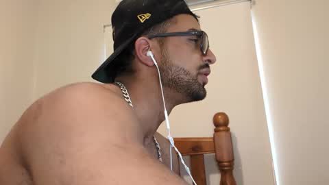 robin1036 online show from April 11, 8:29 am