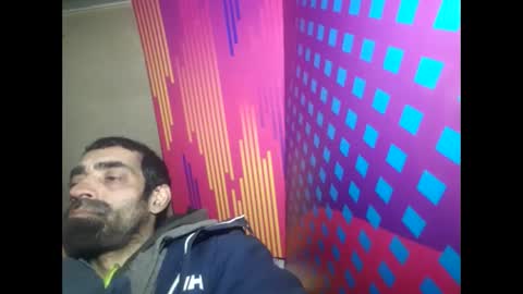 Snapshot of robincom23 chatting on February 6, 5:35 am R online show from February 6, 5:35 am