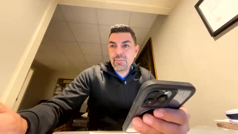 Snapshot of roblatino12 chatting on December 8, 11:08 pm roblatino12 online show from December 8, 11:08 pm