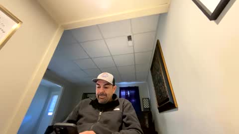Snapshot of roblatino12 chatting on February 1, 3:39 pm roblatino12 online show from February 1, 3:39 pm