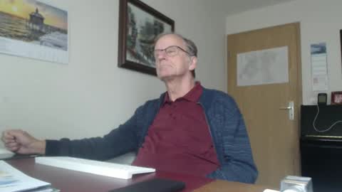 Snapshot of roboter0233 chatting on February 10, 1:33 pm roboter0233 online show from February 10, 1:33 pm